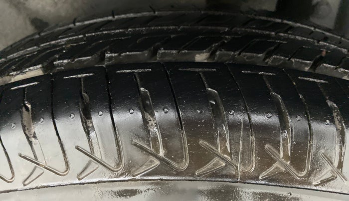 2015 Maruti Swift Dzire LDI BS IV, Diesel, Manual, 72,225 km, Left Rear Tyre Tread