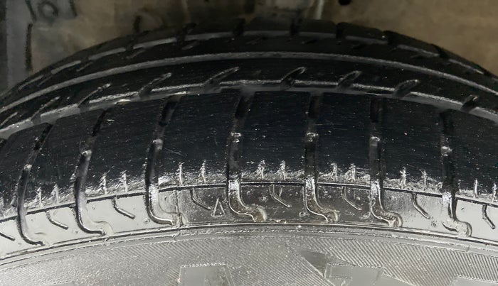 2015 Maruti Swift Dzire LDI BS IV, Diesel, Manual, 72,225 km, Left Front Tyre Tread