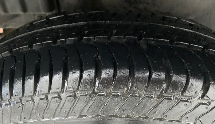 2015 Maruti Swift Dzire LDI BS IV, Diesel, Manual, 72,225 km, Right Rear Tyre Tread