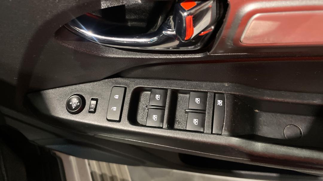 2017 Holden Colorado Ltz (4x4), Automatic, 120682 km, Drivers Side Door Panel Controls