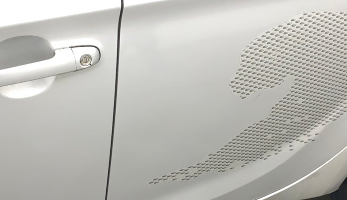 2012 Hyundai i20 MAGNA (O) 1.4 CRDI, Diesel, Manual, 1,22,055 km, Rear left door - Graphic sticker
