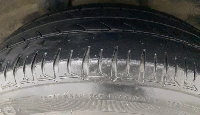 2012 Hyundai i20 MAGNA (O) 1.4 CRDI, Diesel, Manual, 1,22,055 km, Left Rear Tyre Tread