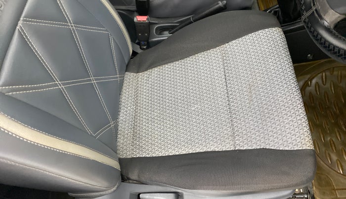 2012 Maruti Wagon R 1.0 LXI CNG, CNG, Manual, 1,21,805 km, Driver seat - Cover slightly torn