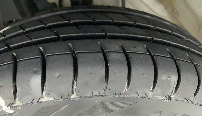 2014 Datsun Go T, Petrol, Manual, 22,272 km, Left Front Tyre Tread