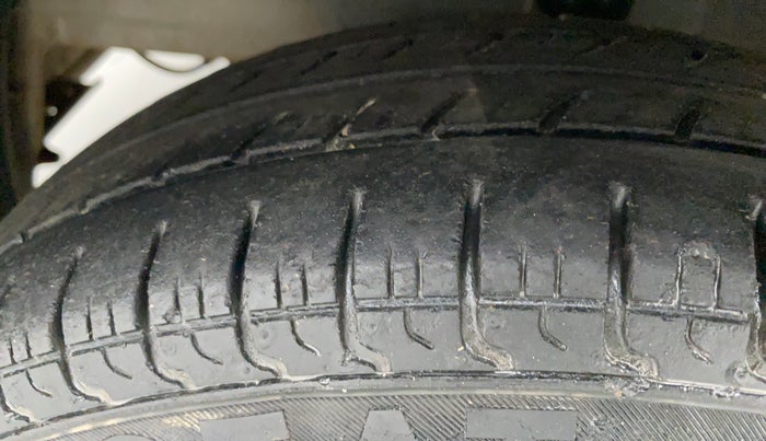 2016 Hyundai Eon ERA PLUS, Petrol, Manual, 16,854 km, Left Front Tyre Tread