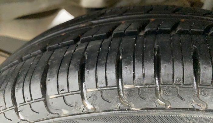 2016 Hyundai Eon ERA PLUS, Petrol, Manual, 16,854 km, Left Rear Tyre Tread