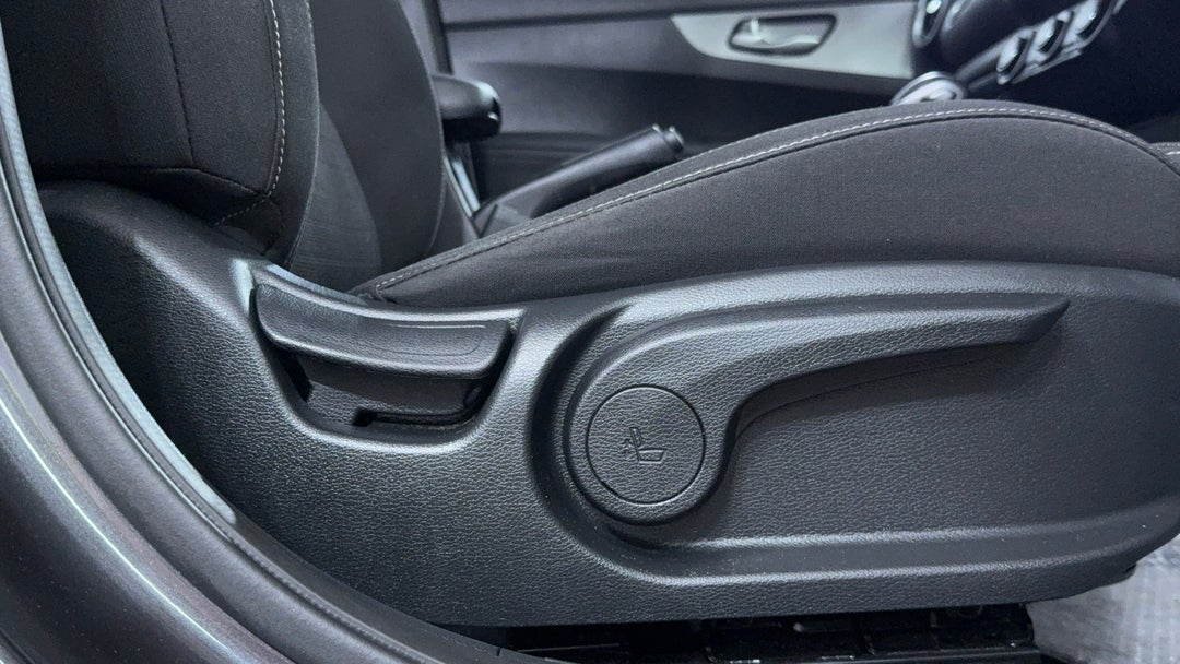 2021 Kia Cerato Sport, Automatic, 34749 km, Drivers Side Adjustment Panel