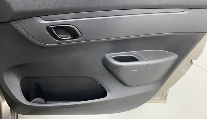 2016 Renault Kwid 1.0 RXT, Petrol, Manual, 44,456 km, Driver Side Door Panels Control