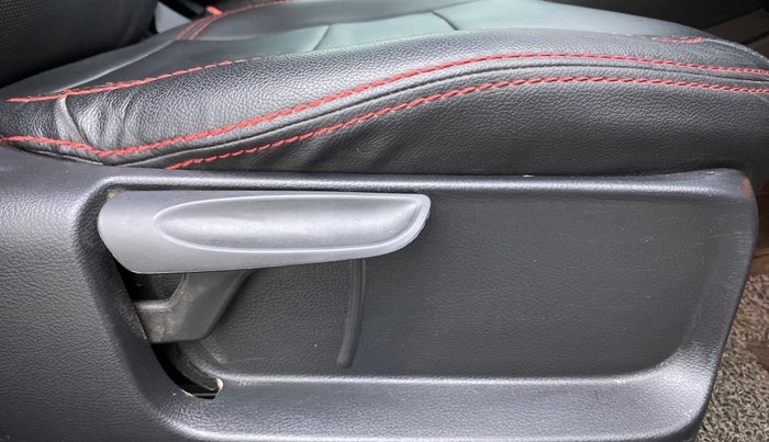 2020 Volkswagen Polo HIGHLINE PLUS 1.0 TSI MT, Petrol, Manual, 27,313 km, Driver Side Adjustment Panel