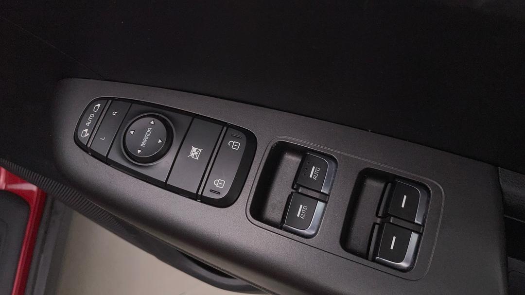 2017 Kia Sportage Si Premium (fwd), Automatic, 119222 km, Drivers Side Door Panel Controls