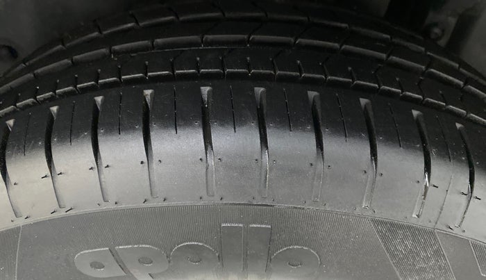 2015 Maruti Swift VDI ABS, Diesel, Manual, 1,04,763 km, Left Rear Tyre Tread