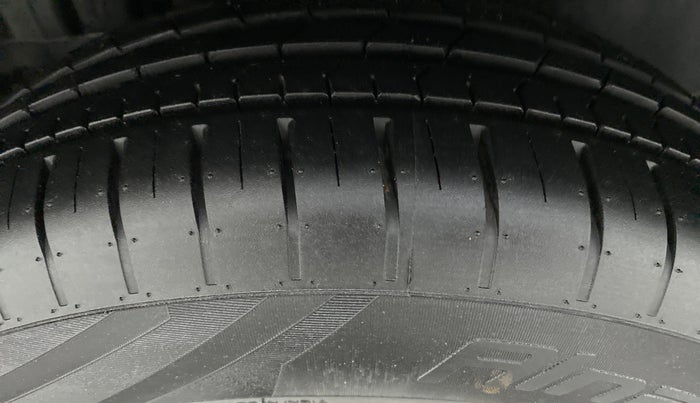 2015 Maruti Swift VDI ABS, Diesel, Manual, 1,04,763 km, Right Rear Tyre Tread