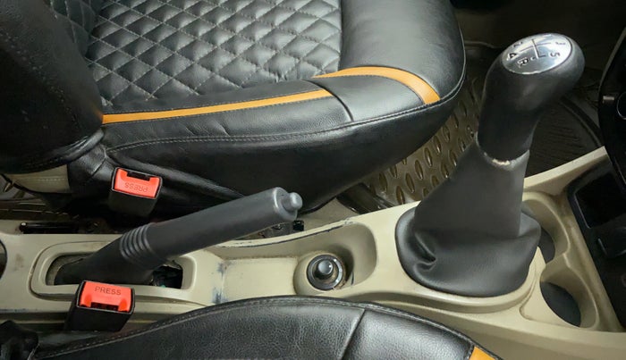 2014 Nissan Terrano XL P, Petrol, Manual, 54,533 km, Gear Lever