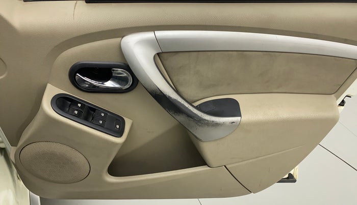 2014 Nissan Terrano XL P, Petrol, Manual, 54,533 km, Driver Side Door Panels Control