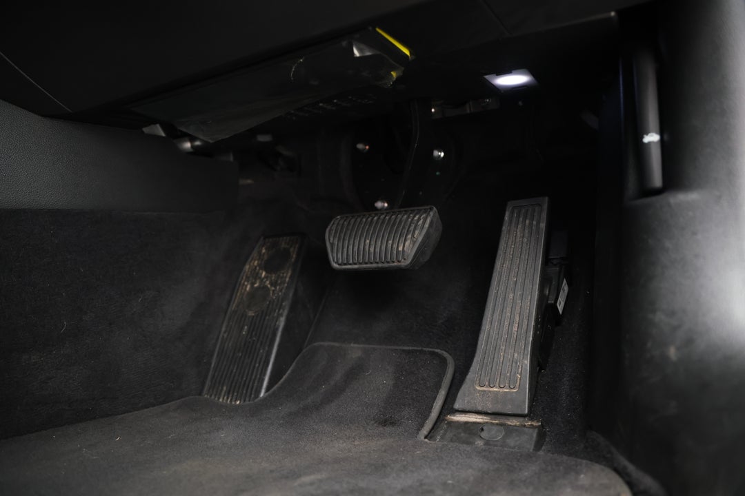 2015 Hyundai Genesis Genesis, Automatic, 117103 km, Pedals and Footmat