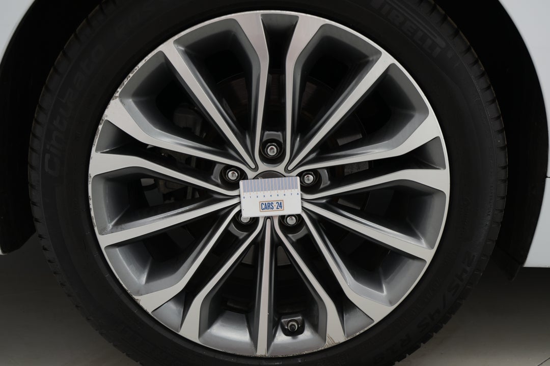 2015 Hyundai Genesis Genesis, Automatic, 117103 km, Wheels Rim Rear RHS Gutter Rash