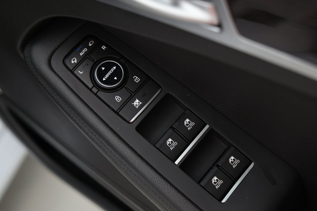 2015 Hyundai Genesis Genesis, Automatic, 117103 km, Drivers Side Door Panel Controls