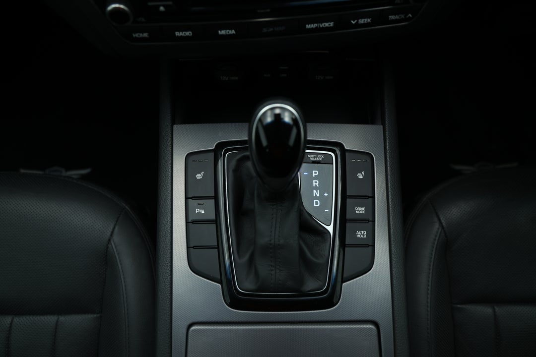 2015 Hyundai Genesis Genesis, Automatic, 117103 km, Gear Lever 