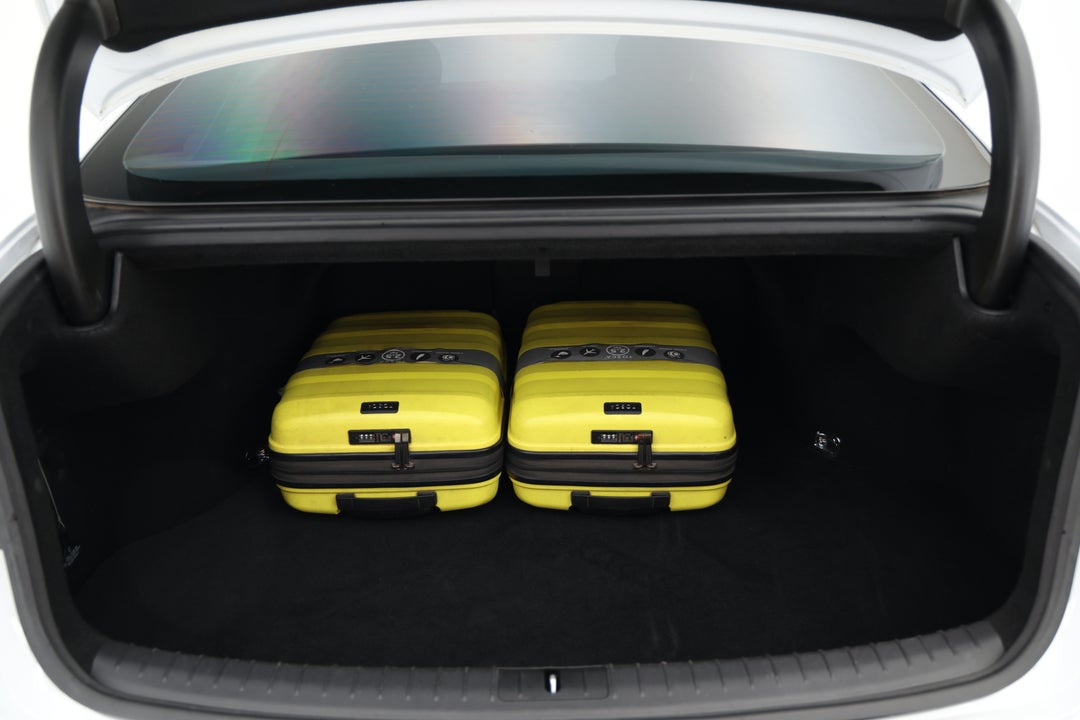 2015 Hyundai Genesis Genesis, Automatic, 117103 km, Boot Inside View with Luggage