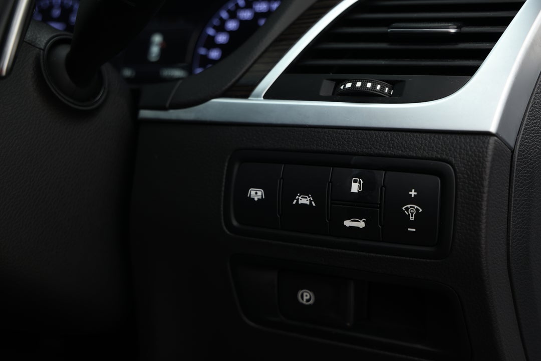 2015 Hyundai Genesis Genesis, Automatic, 117103 km, Utility Switches/Buttons