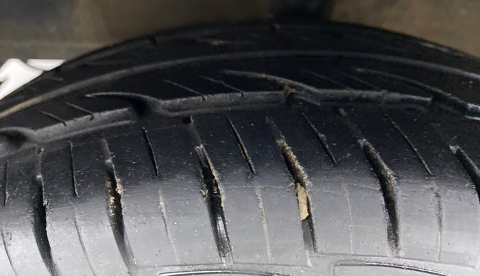 2012 Hyundai Eon D LITE PLUS, Petrol, Manual, 26,678 km, Left Front Tyre Tread