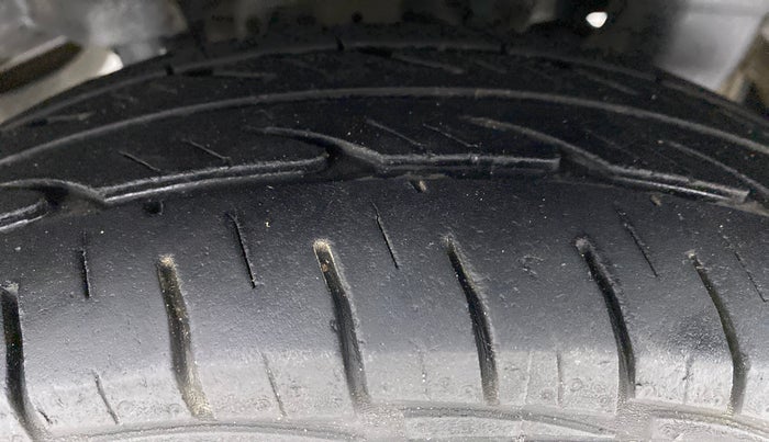 2012 Hyundai Eon D LITE PLUS, Petrol, Manual, 26,678 km, Left Rear Tyre Tread