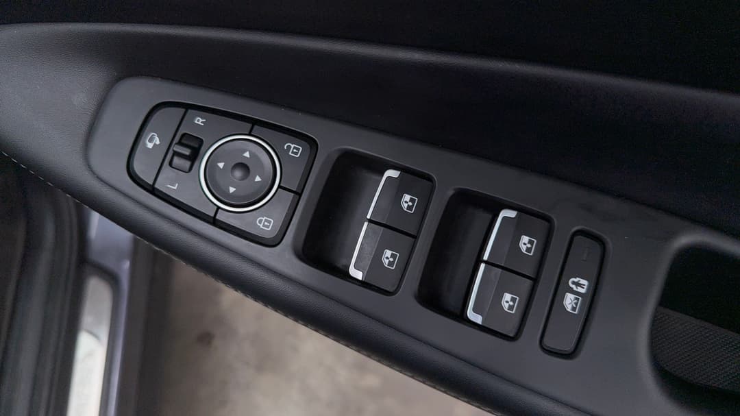 2022 Hyundai Santa Fe Elite Crdi (AWD), Automatic, 103749 km, Drivers Side Door Panel Controls