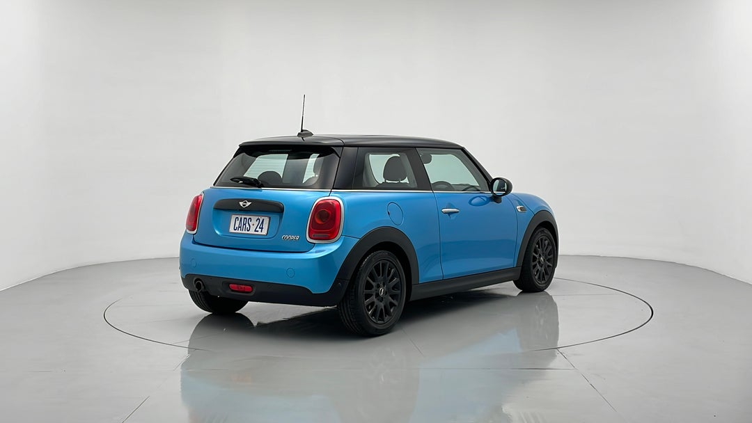 Right Back Diagonal (45- Degree) View