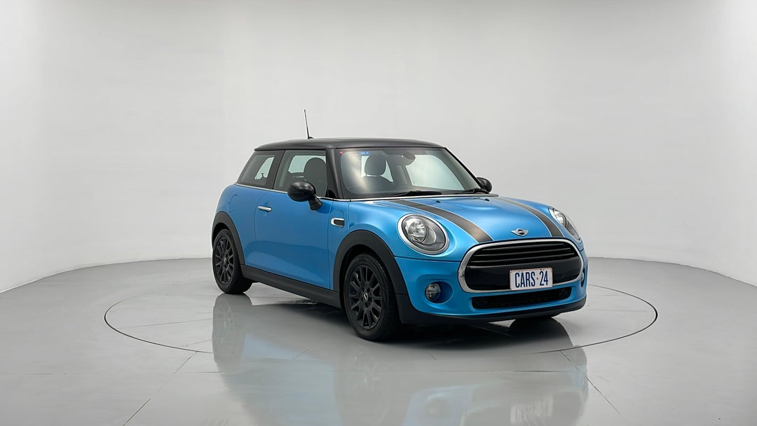 Right Front Diagonal (45- Degree) View