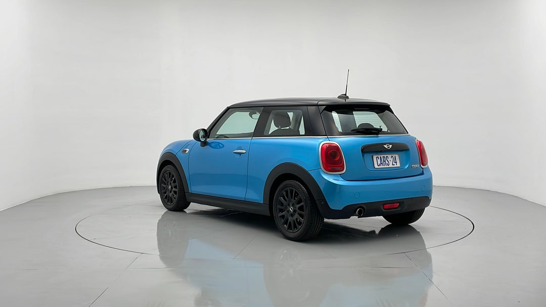 Left Back Diagonal (45- Degree) View