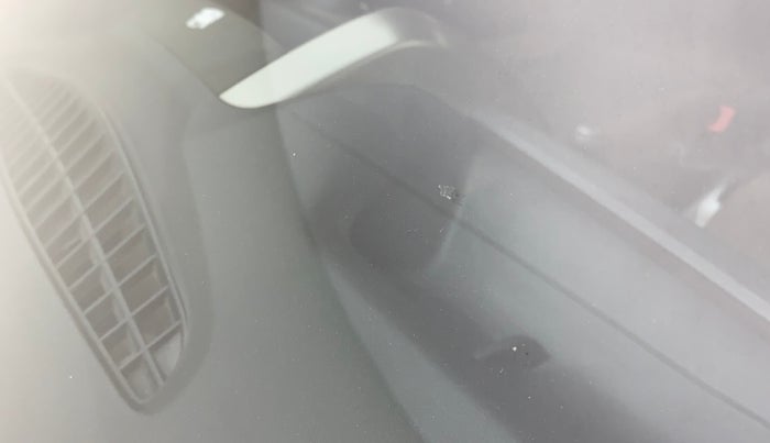 2017 Renault Duster RXL PETROL, Petrol, Manual, 50,772 km, Front windshield - Minor spot on windshield