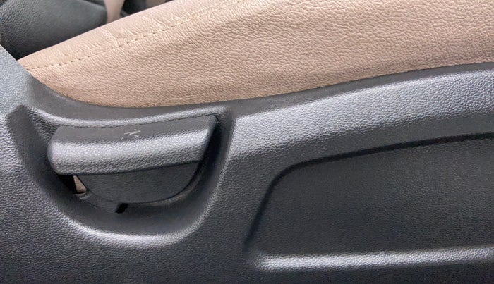 2014 Hyundai Elite i20 MAGNA 1.2, Petrol, Manual, 36,987 km, Driver Side Adjustment Panel