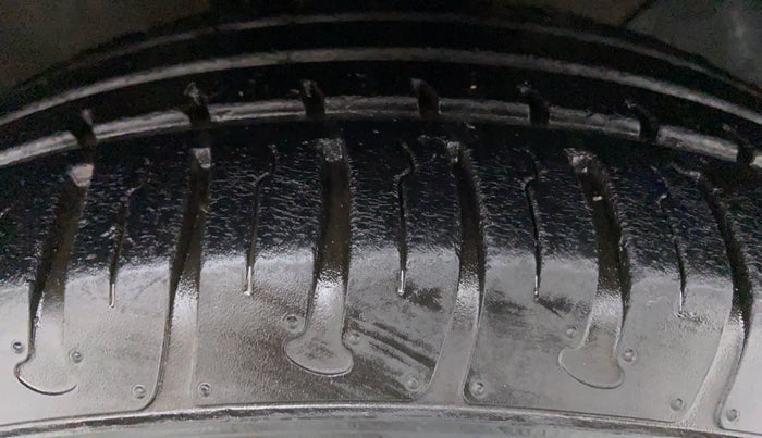 2014 Hyundai Elite i20 MAGNA 1.2, Petrol, Manual, 36,987 km, Right Front Tyre Tread