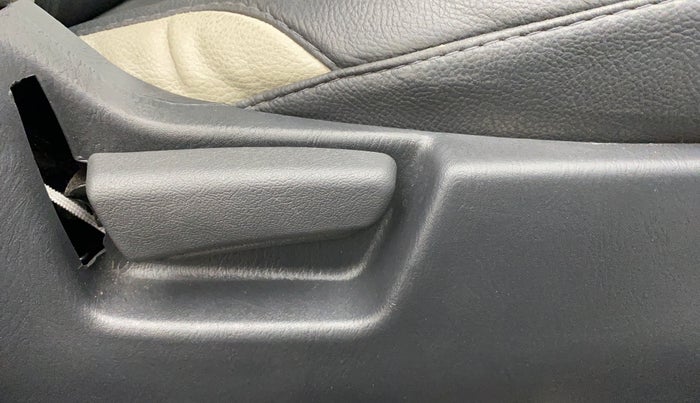 2019 Maruti Alto K10 VXI P, Petrol, Manual, 19,086 km, Driver Side Adjustment Panel