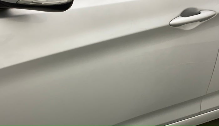 2014 Hyundai Verna FLUIDIC 1.6 VTVT SX AT, Petrol, Automatic, 55,030 km, Front passenger door - Minor scratches