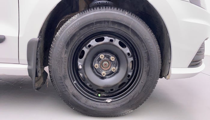 2019 Volkswagen Ameo Trendline 1.0, Petrol, Manual, 77,643 km, Right Front Wheel