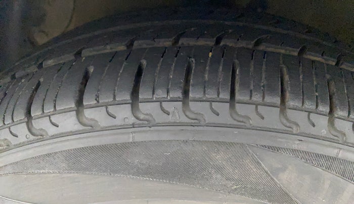 2016 Hyundai Xcent SX 1.2, Petrol, Manual, 57,043 km, Left Front Tyre Tread