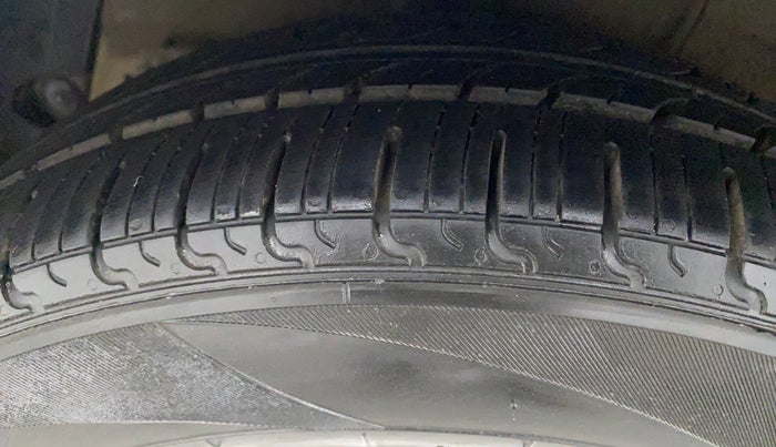 2016 Hyundai Xcent SX 1.2, Petrol, Manual, 57,043 km, Right Rear Tyre Tread