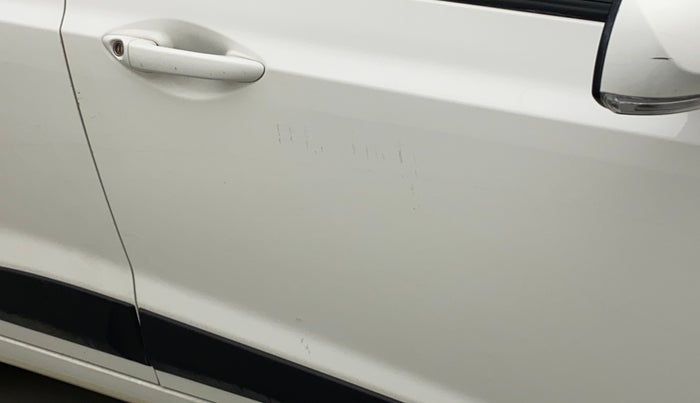 2016 Hyundai Xcent SX 1.2, Petrol, Manual, 57,043 km, Driver-side door - Minor scratches