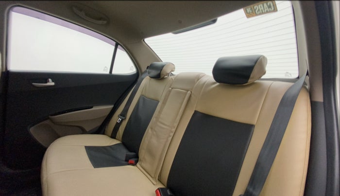 2016 Hyundai Xcent SX 1.2, Petrol, Manual, 57,043 km, Right Side Rear Door Cabin