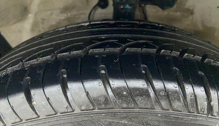 2014 Maruti Ritz ZXI, Petrol, Manual, 60,259 km, Left Front Tyre Tread