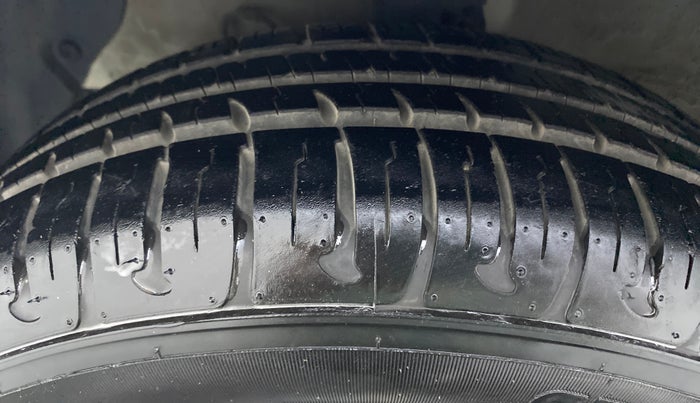 2017 Hyundai Grand i10 SPORTZ 1.2 KAPPA VTVT, Petrol, Manual, 13,765 km, Left Front Tyre Tread