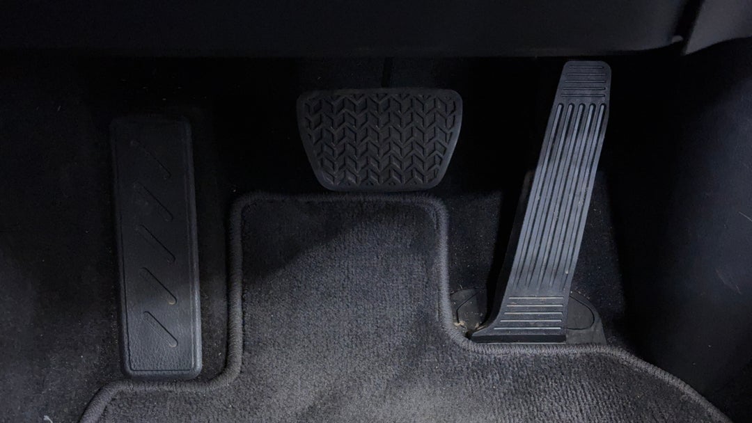 2022 Toyota Camry Ascent, Automatic, 21830 km, Pedals and Footmat