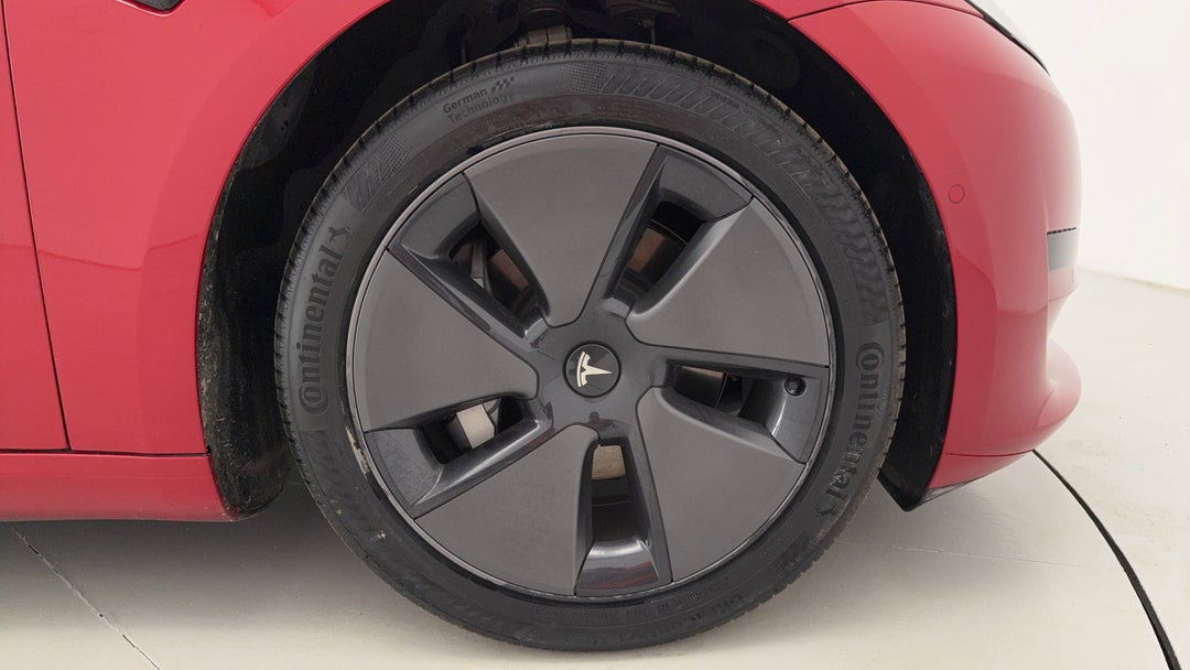 2021 Tesla Model 3 Standard Range Plus RWD, Automatic, 45634 km, Right Front Wheel