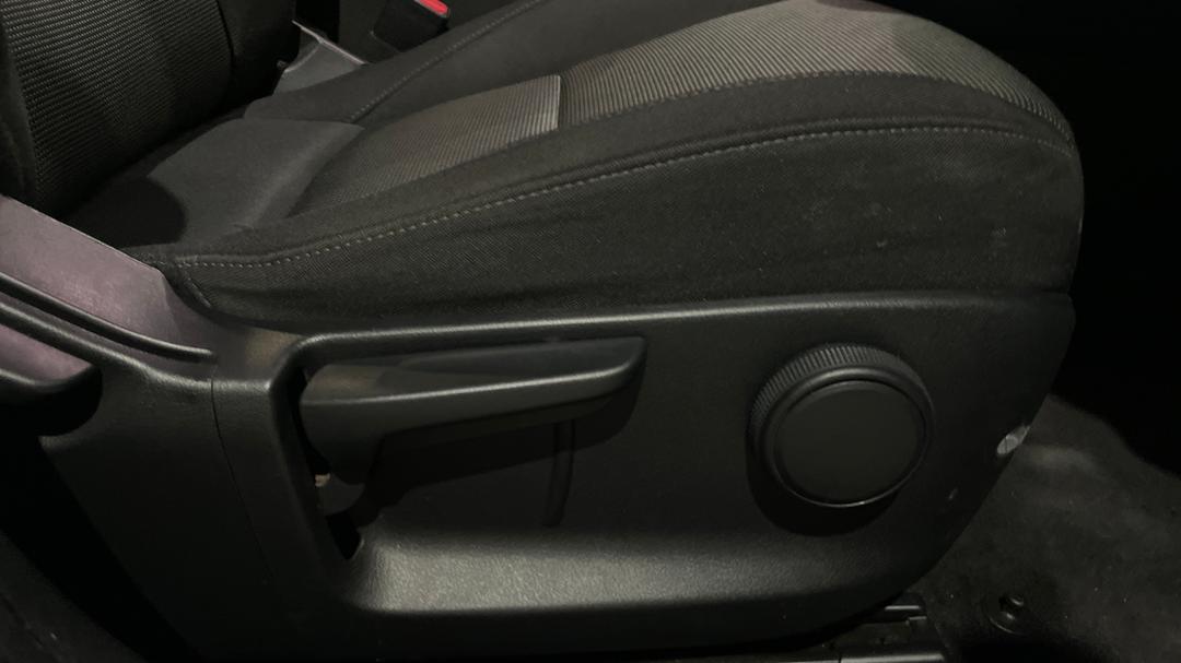2021 Mazda CX-30 G20 Pure (FWD), Automatic, 99032 km, Drivers Side Adjustment Panel