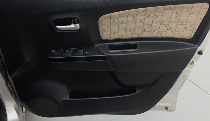 2017 Maruti Wagon R 1.0 VXI, Petrol, Manual, 51,897 km, Driver Side Door Panels Control
