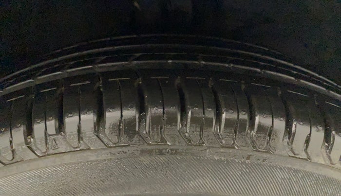 2017 Maruti Dzire VXI, Petrol, Manual, 15,118 km, Right Front Tyre Tread