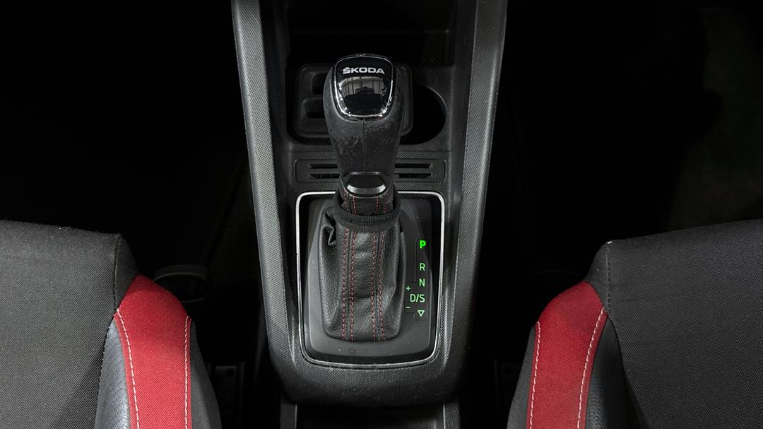 2018 SKODA Fabia 81 Tsi Monte Carlo, Automatic, 158906 km, Gear Lever 