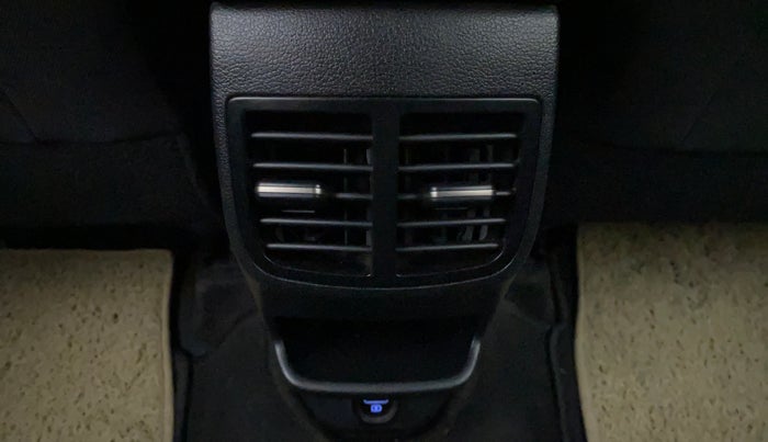 2021 Hyundai NEW I20 SPORTZ 1.2 MT, Petrol, Manual, 39,870 km, Rear AC Vents