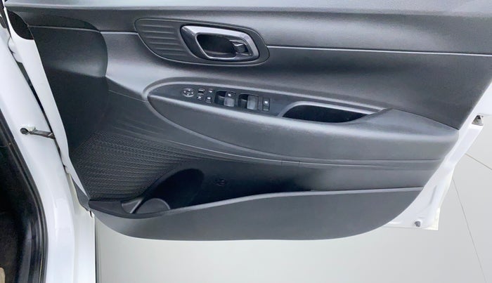 2021 Hyundai NEW I20 SPORTZ 1.2 MT, Petrol, Manual, 39,870 km, Driver Side Door Panels Control
